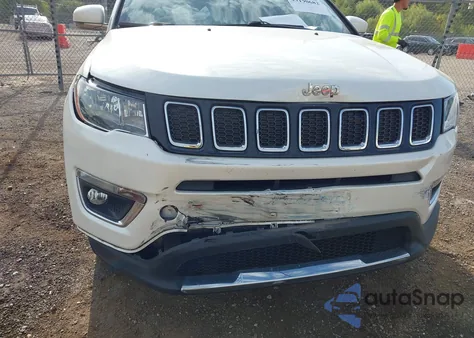 2018 Jeep Compass Limited 4X4 из США, поврежденный, VIN 3C4NJDCB4JT245587